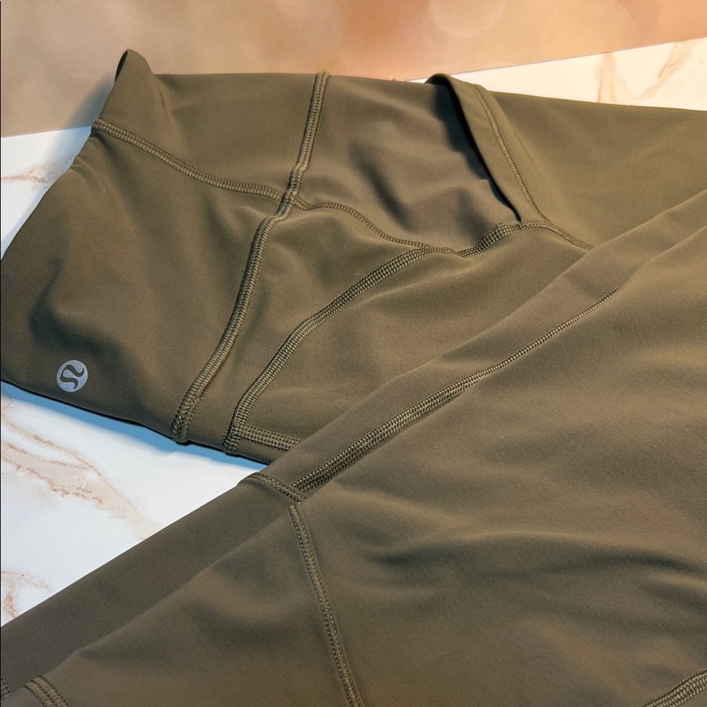 lululemon athletica women’s Khaki Joggers